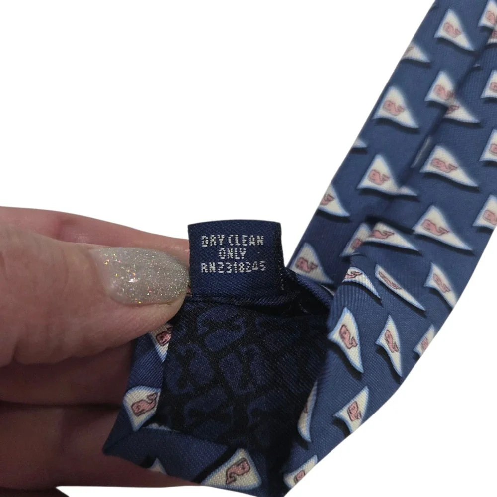 Vineyard Vines Mens Necktie Blue Sea‎ Whale Pattern Flag Silk Handmade USA